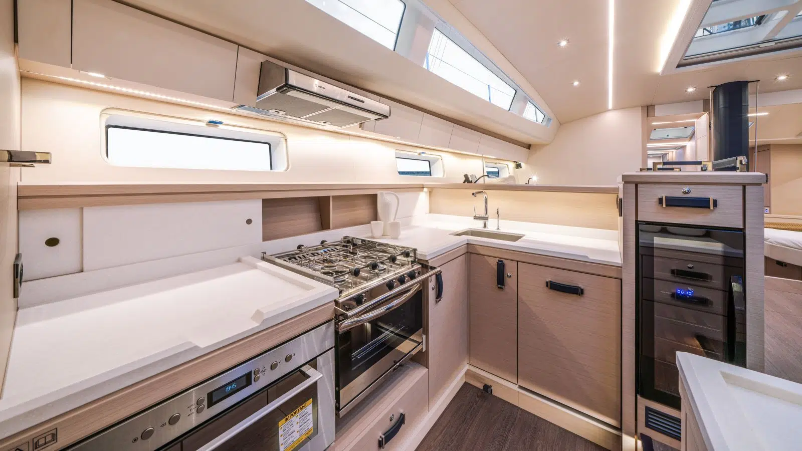 Jeanneau Yachts 65 galley