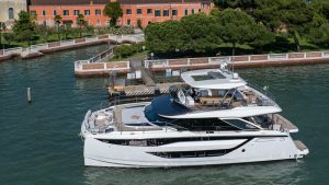 Prestige M8: navegación de primera clase de Monfalcone a Venecia