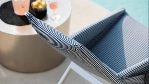 Besenzoni Ischia, the fluid and rigorous deck chair