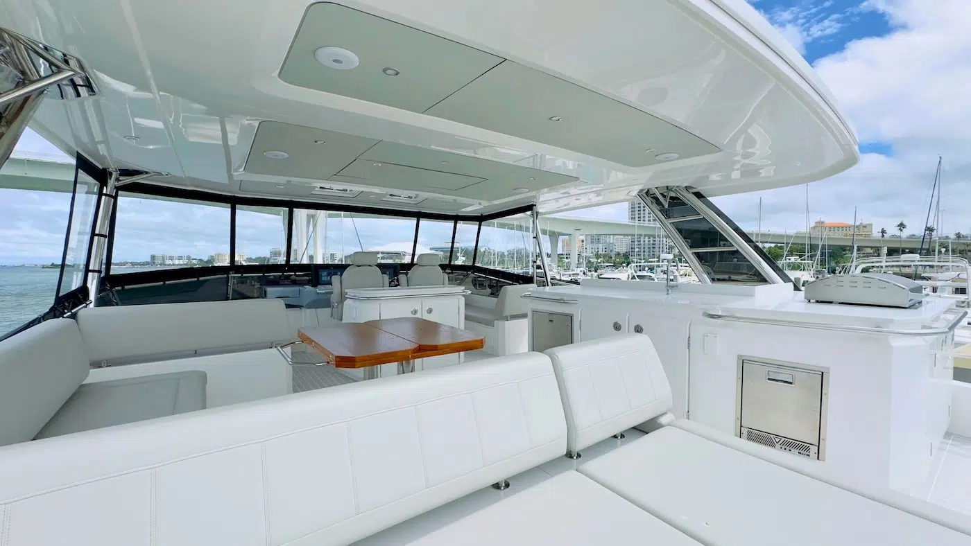 Aquila 50 Yacht Flybridge