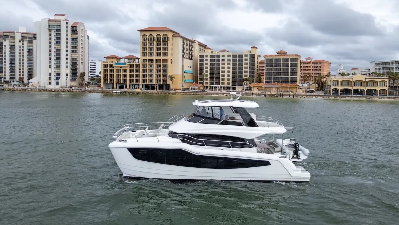 Aquila 50 Yacht sailing slow