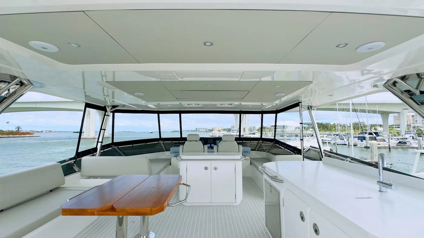 Aquila 50 Yacht flybridge front view