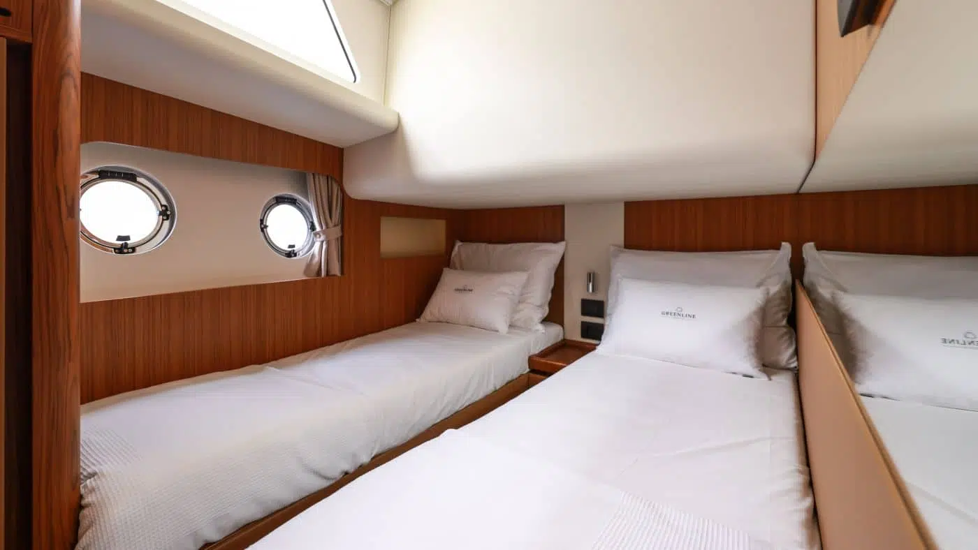 Greenline 58 Fly Hybrid guest cabin