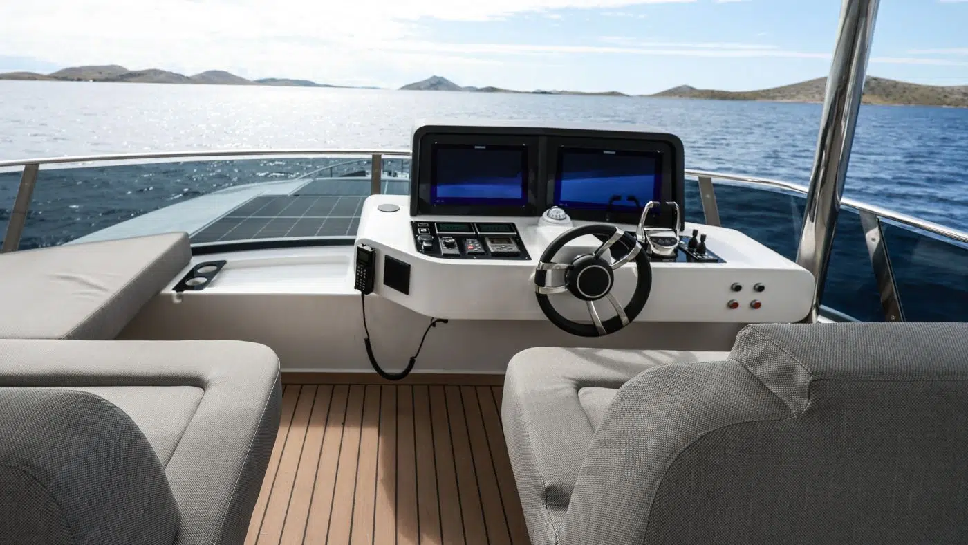 exterior flybridge