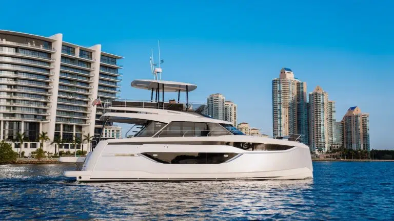 PRESTIGE YACHTS EM MIAMI