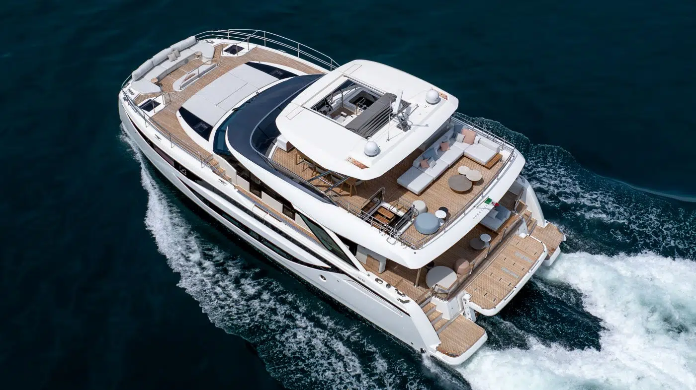 prestige yachts m8 cruising