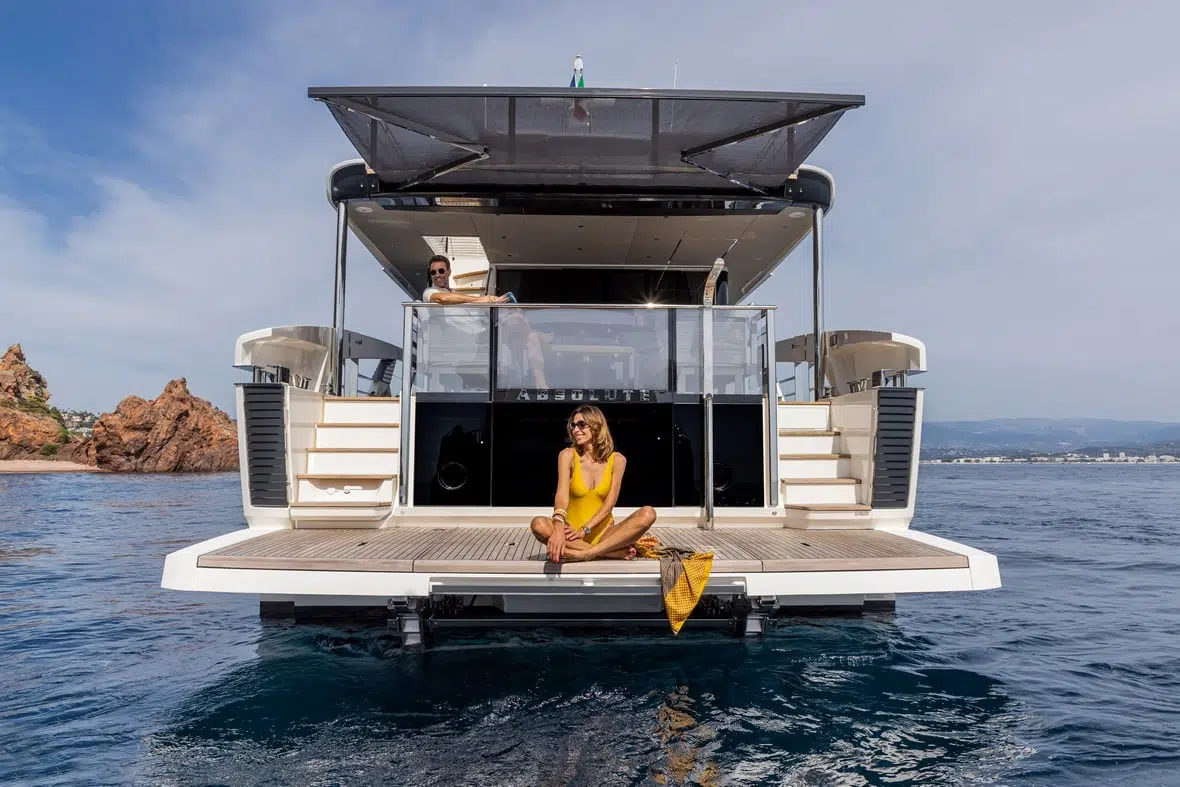 absolute yachts navetta 75 stern platform