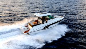 Jeanneau Cap Camarat 10.5 WA Série 2, teste de mar de uma lenda intocada