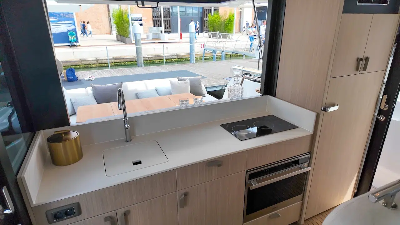 Prestige F 4.3 galley