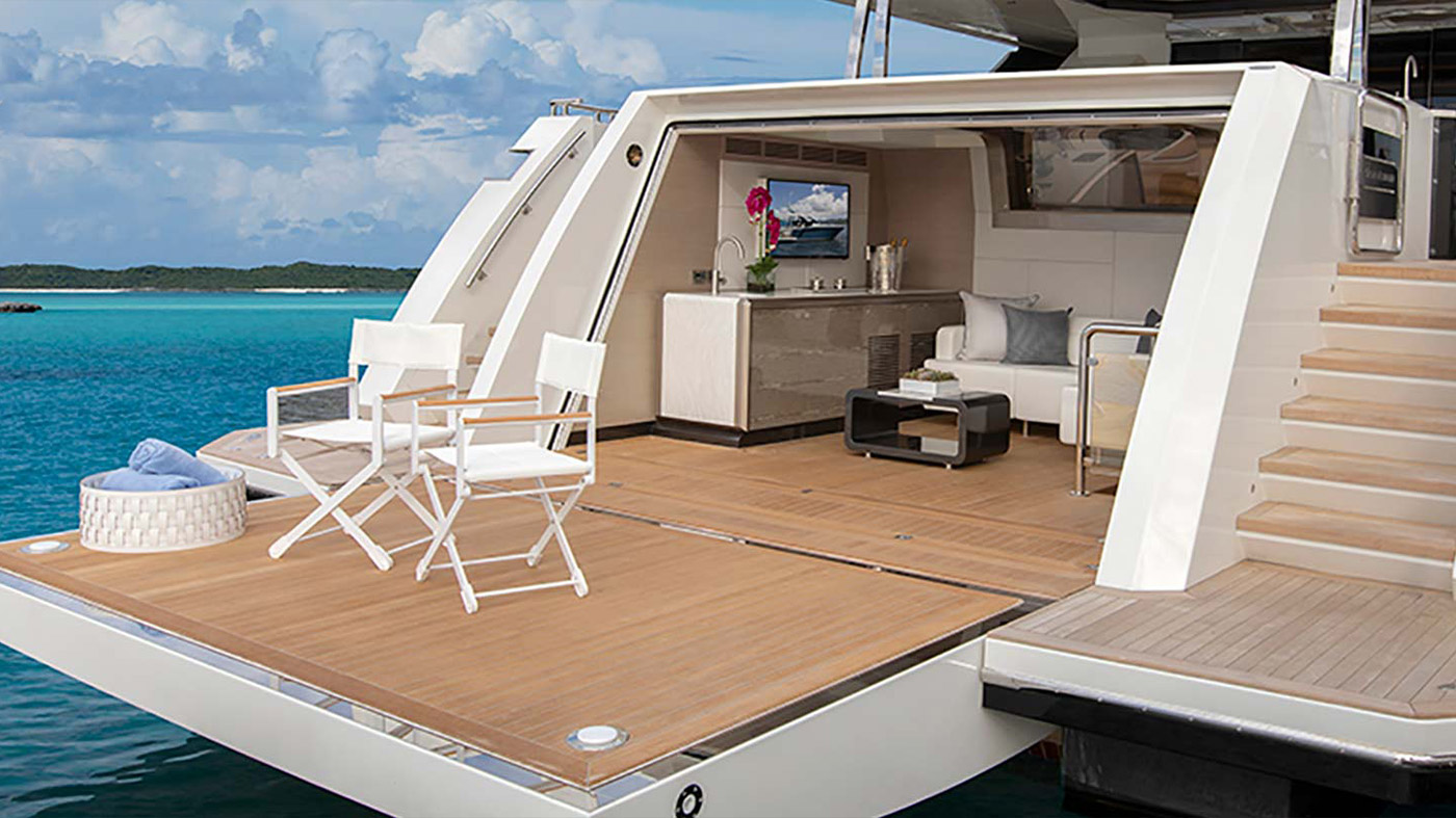 Ocean-Alexander-35R-stern