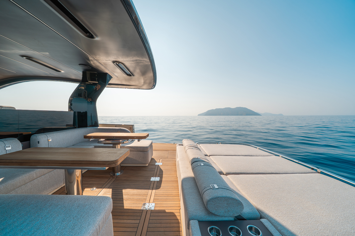 invictus yacht side decks