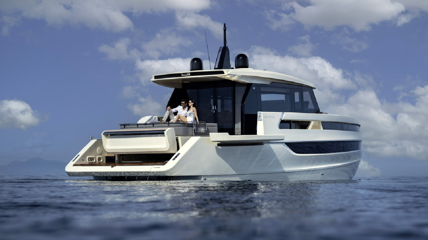 invictus-yacht-cannes-en