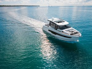 A Jeanneau apresenta três novos modelos: o Cap Camarat 9.0 CC Series2 e o Merry Fisher 1095 Series2 nas versões Flybridge ou Coupe