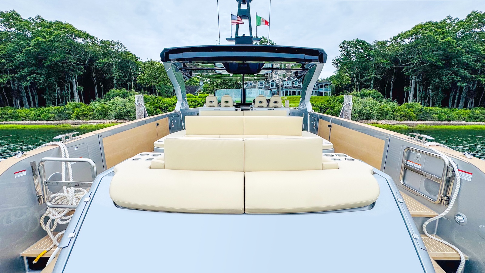 Vista de popa del C-Tender 55S