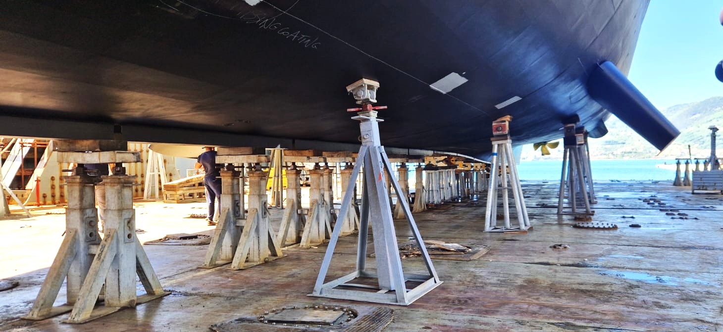 boat stand