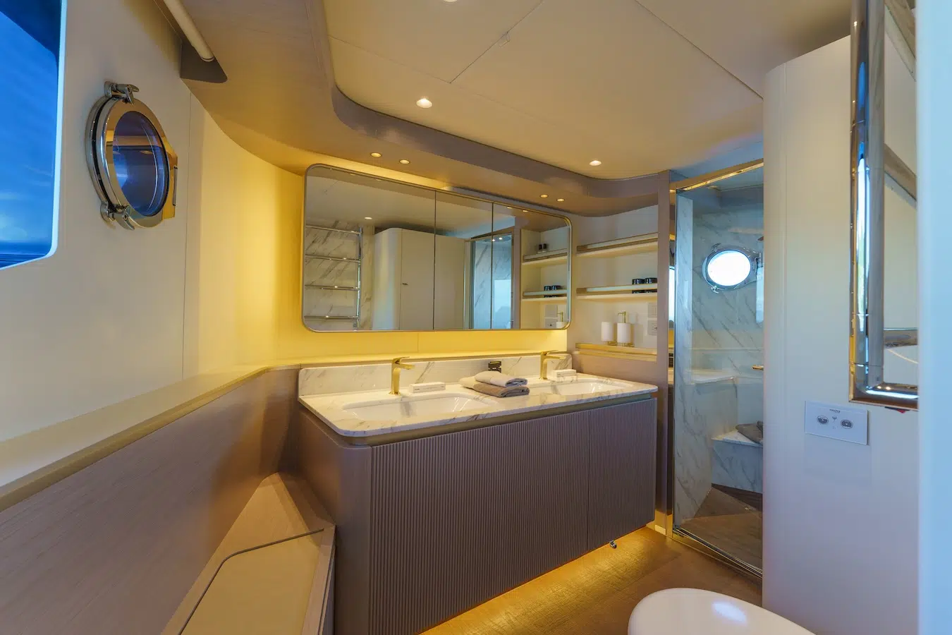 Absolute-70-Fly-bathroom