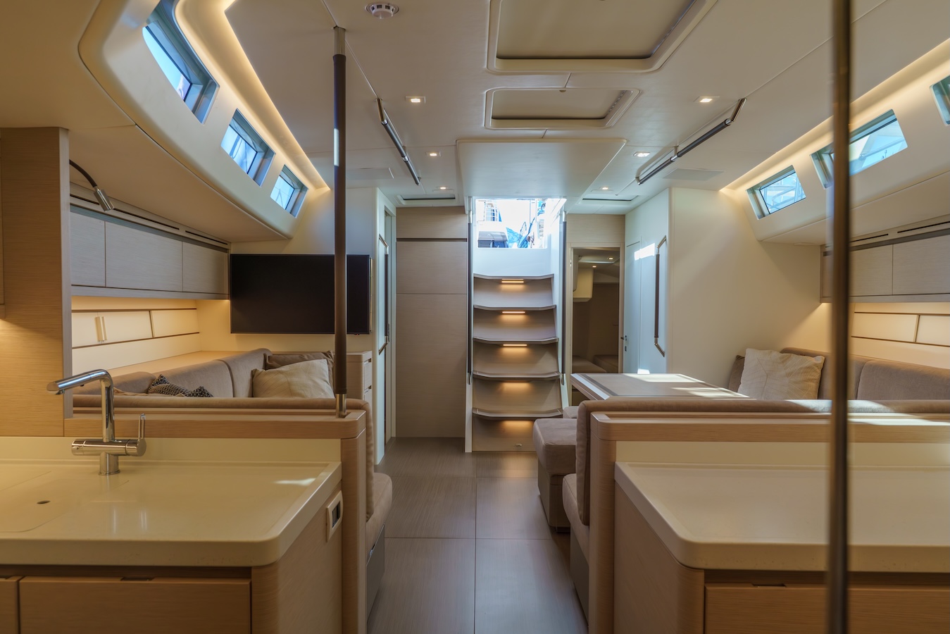 Ice 64 Explorer interior