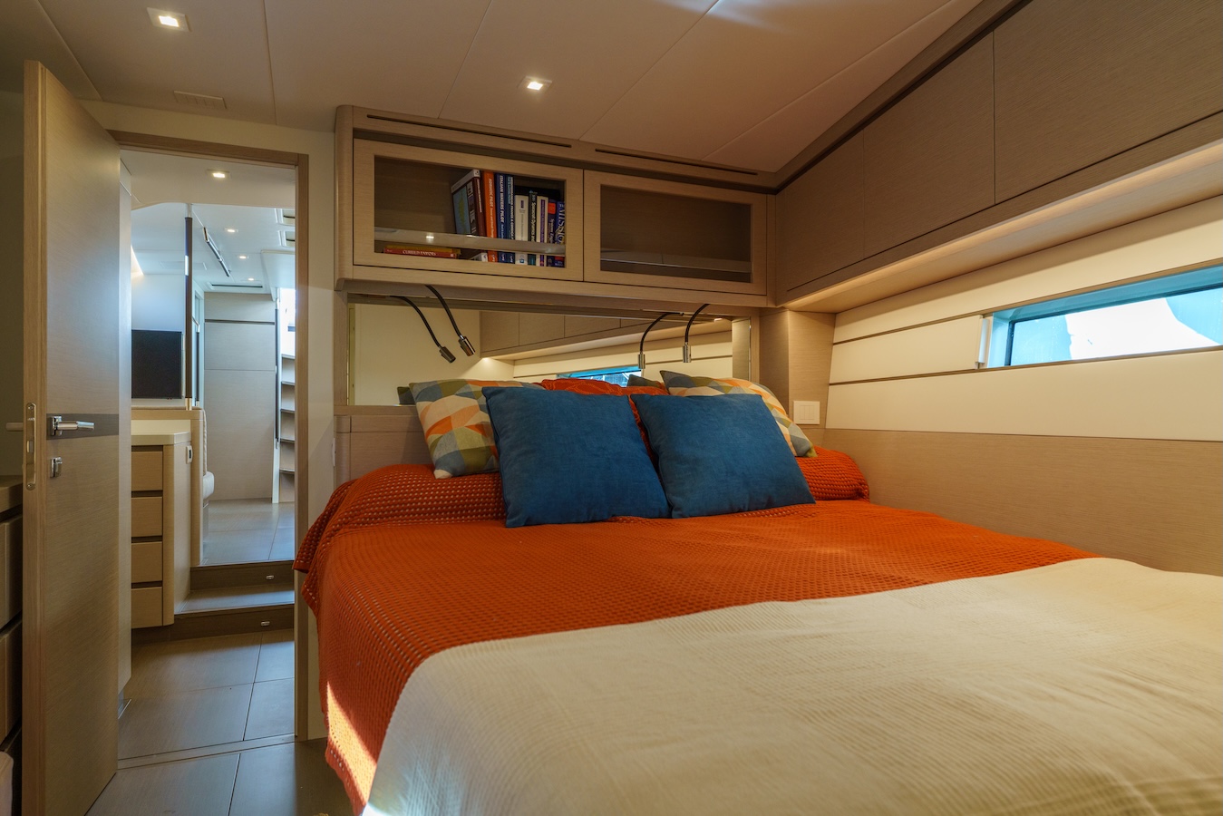 Ice 64 Explorer master cabin