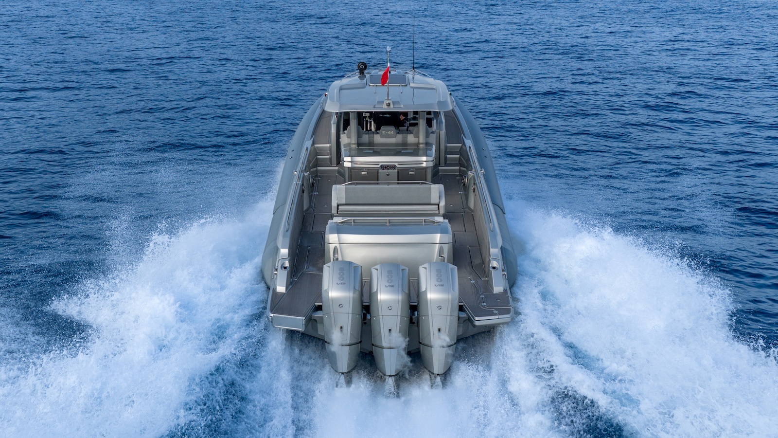 Vista de popa de la Mar.Co Emotion 44