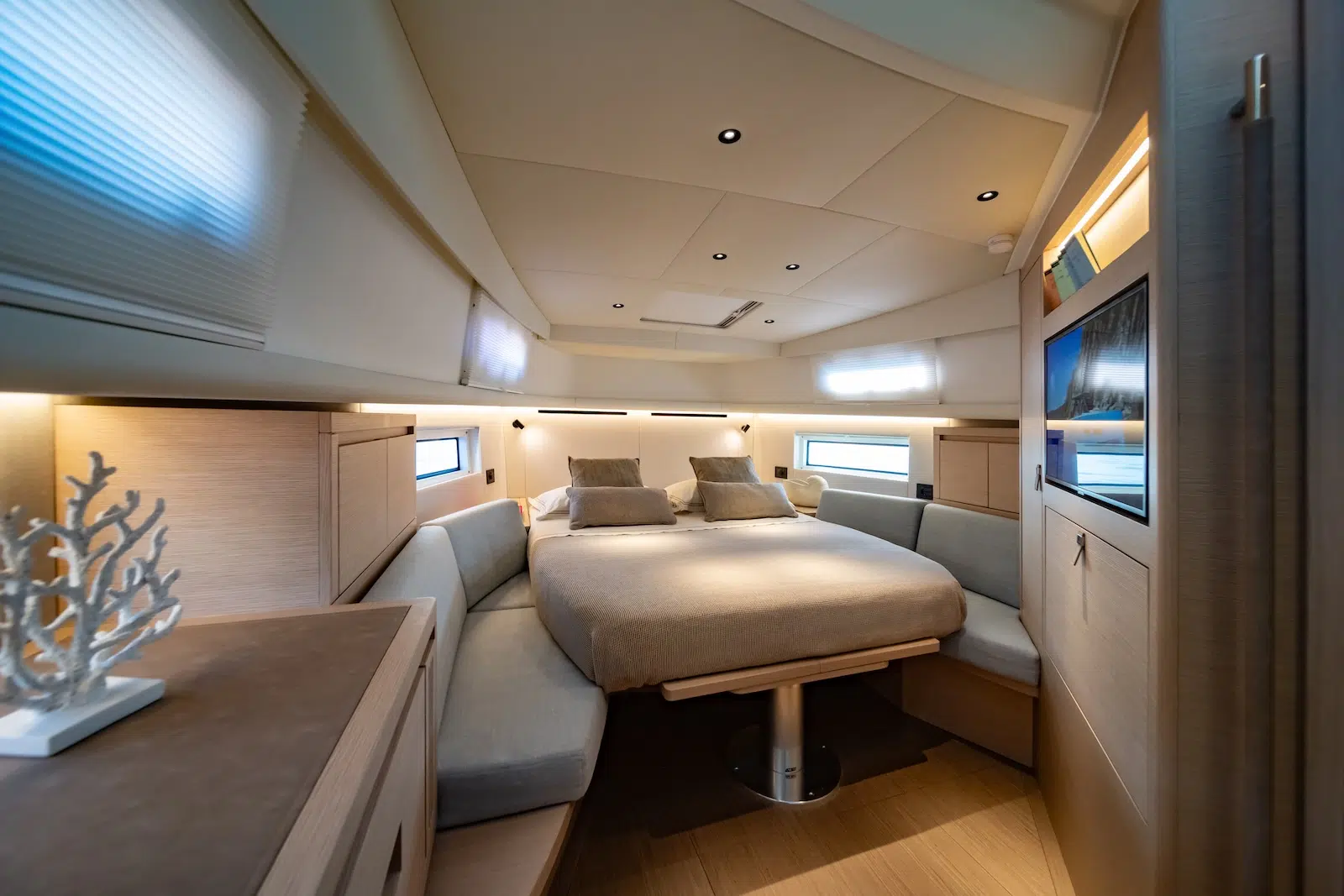 Pardo 43 master cabin