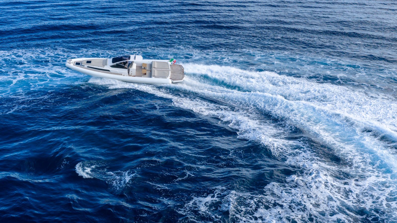 magazzù mx-13 gran coupé in virata magazzù mx-13 gran coupé in virata