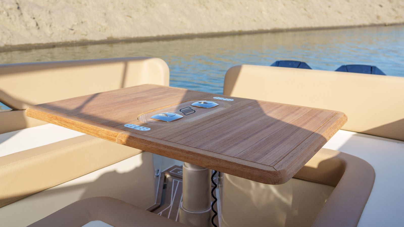 mesa de comedor al aire libre