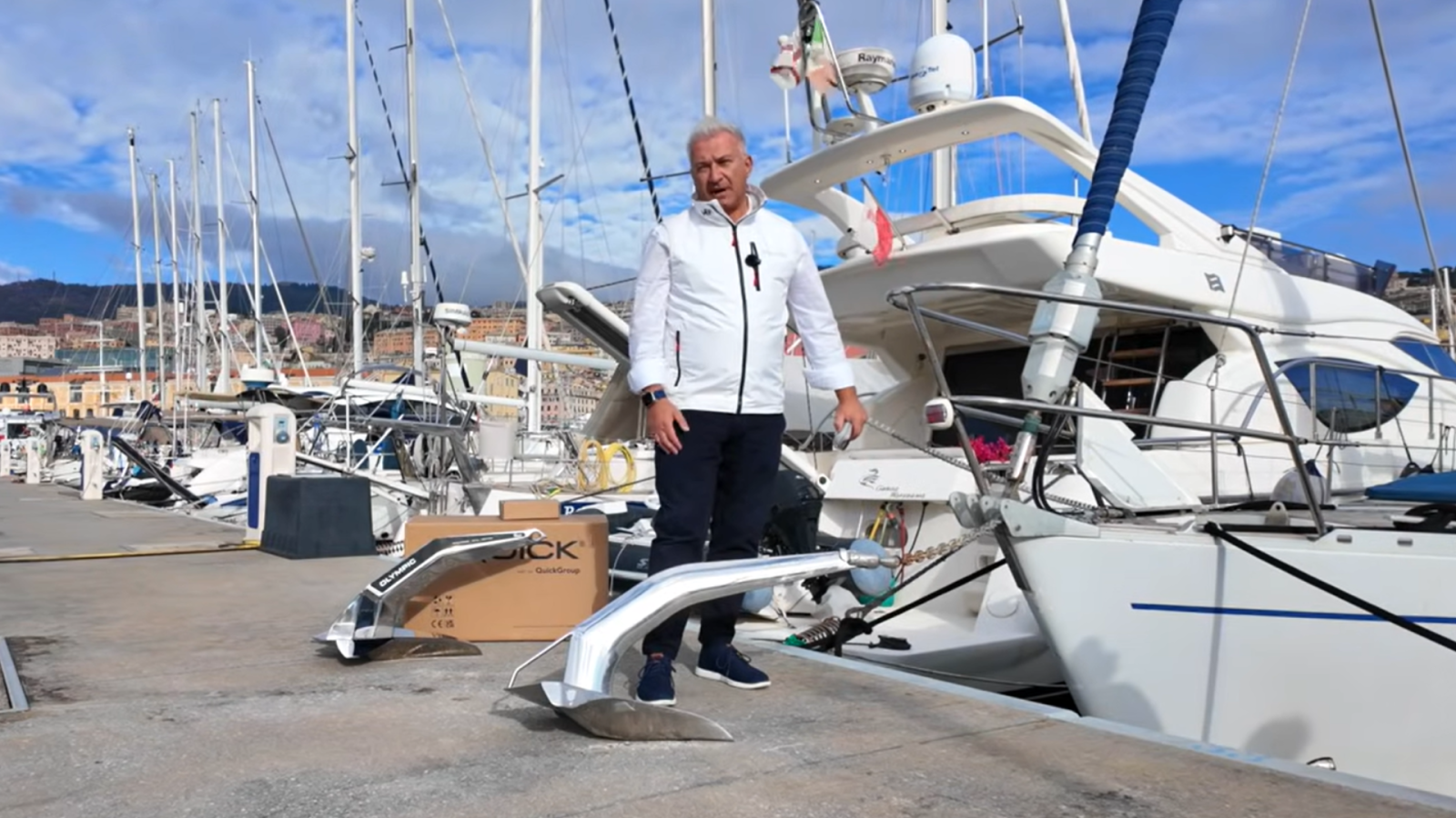 Bajando el ancla al muelle Bajando el ancla al muelle