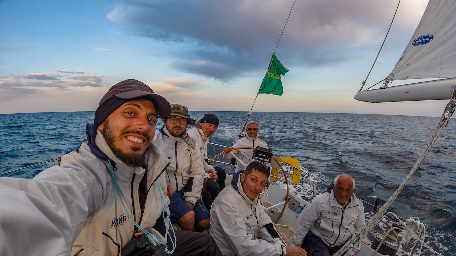 Luca D'Ambrosio y su tripulación en una regata Luca D'Ambrosio y su tripulación en una regata