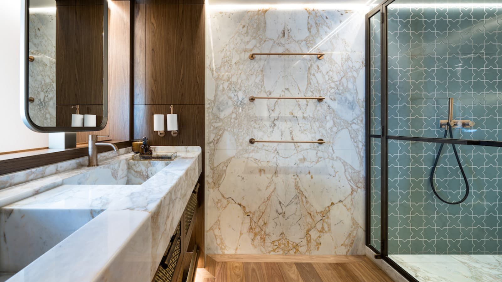 Salle de bain du yacht Ares