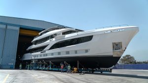 Majesty 145: Lançado o primeiro casco do novo superiate de 44 metros, fortalecendo a evolução da marca
