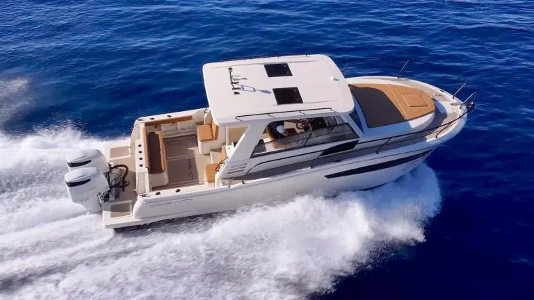 Teste do barco Tuccoli T295 SF – Capa