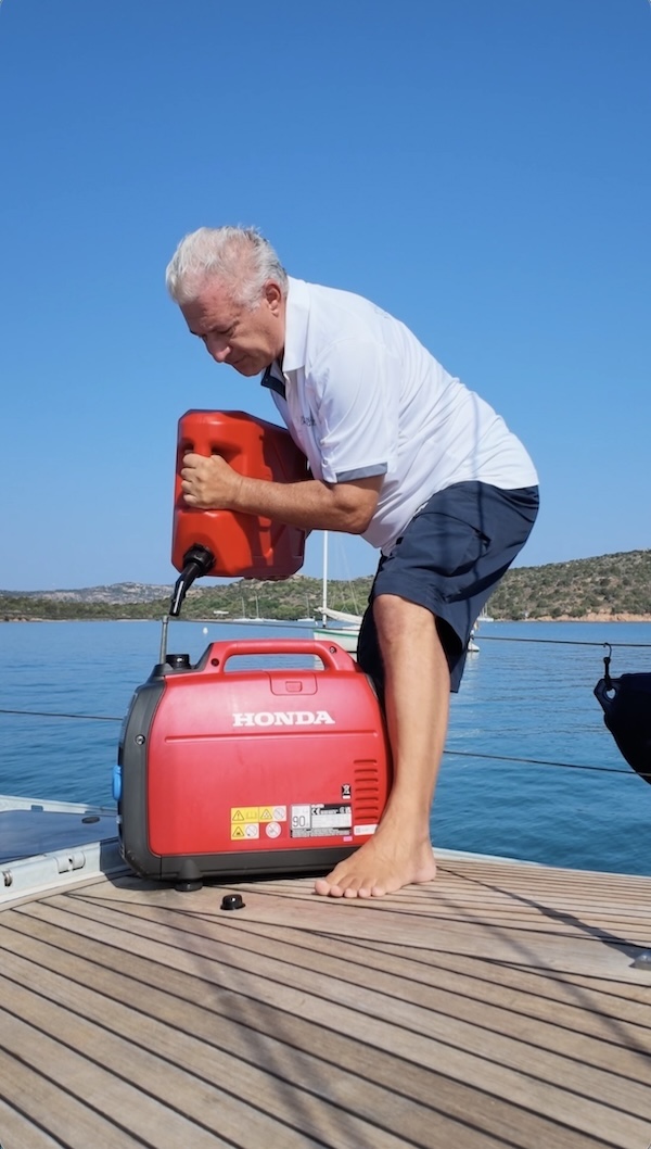 Boat refueling with a jerrycan: Osculati’s Heavy Duty jerrycan