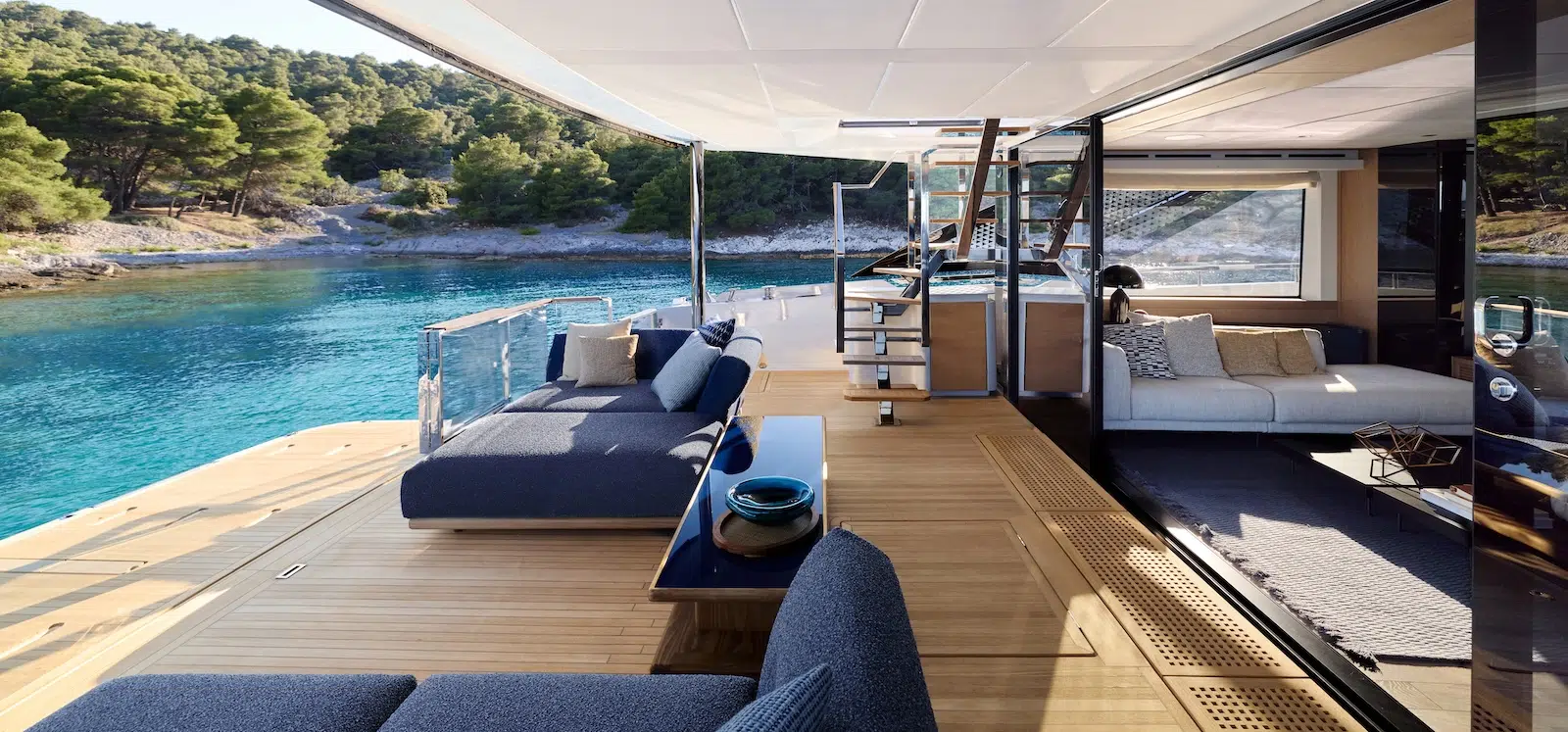 MAIN DECK EXTERIOR