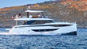 Prestige M8 Evo: Más Potencia, Nuevos Espacios y el Mismo Lujo Inconfundible. La Prueba en el Mar