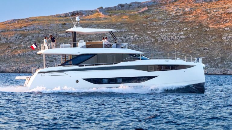 PRESTIGE M8 EVO – Abdeckung für Probefahrten auf See