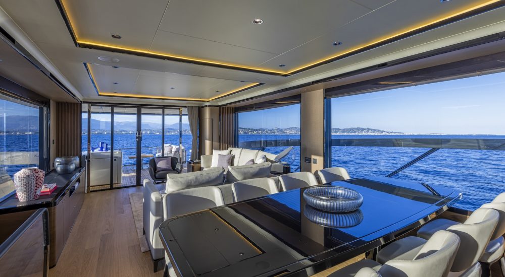 ABSOLUTE NAVETTA 75 main deck